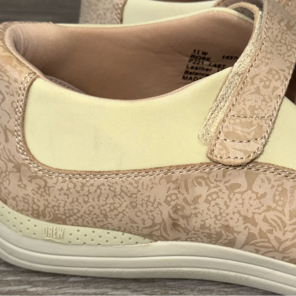 Drew Rose Mary Jane Flats Bone Color Hook & Loop Strap Closure Women’s Size 11W